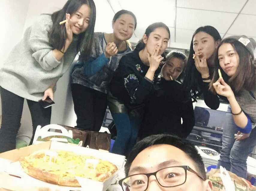 這哥們兒，真有福氣~~~真讓人羨慕ing