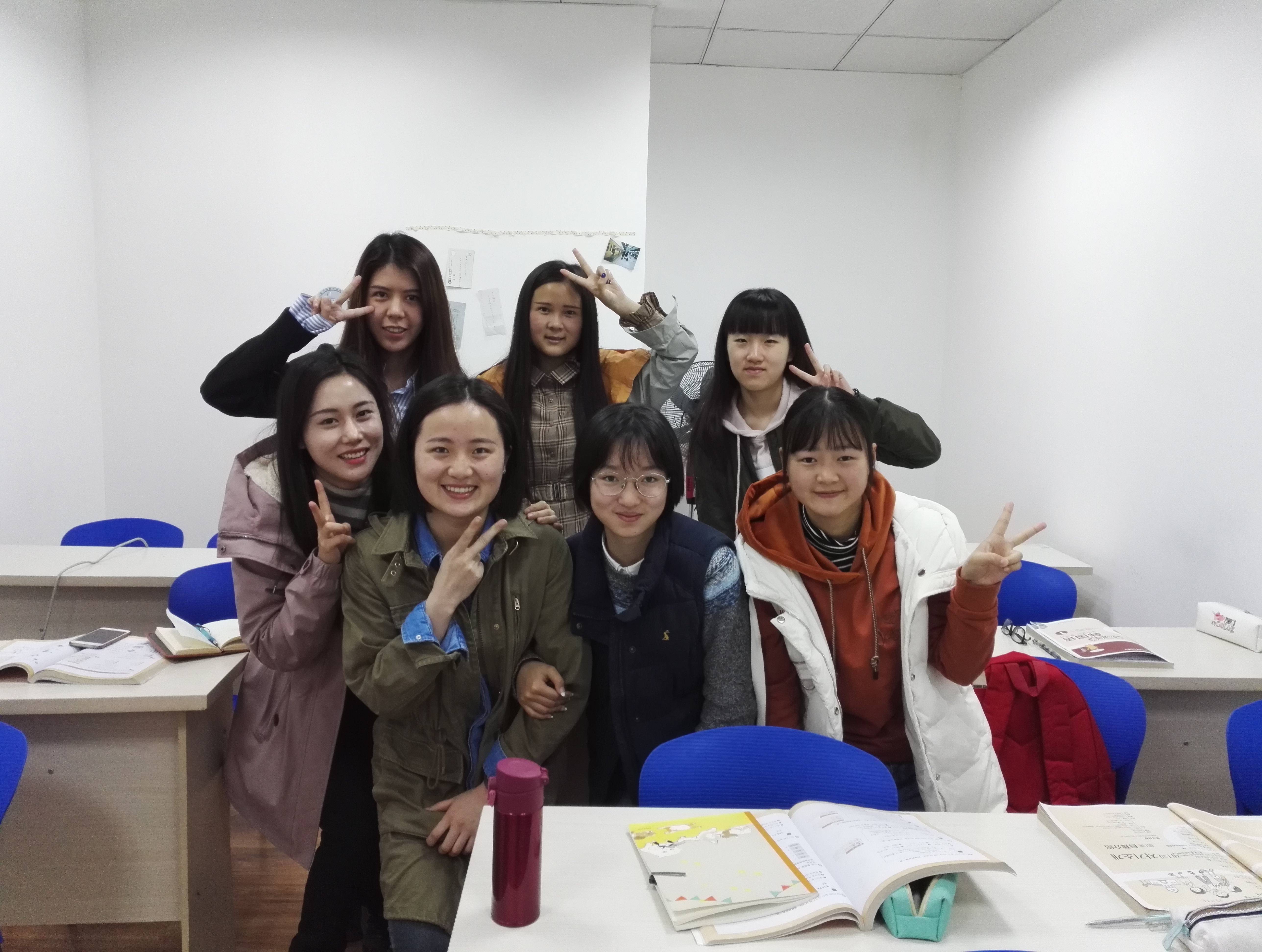 韓語初級班畢業(yè)照