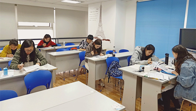 西班牙語初級2周末班（向盈盈老師）