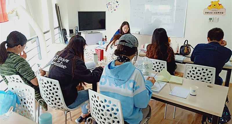 西班牙語中級（向盈盈老師）